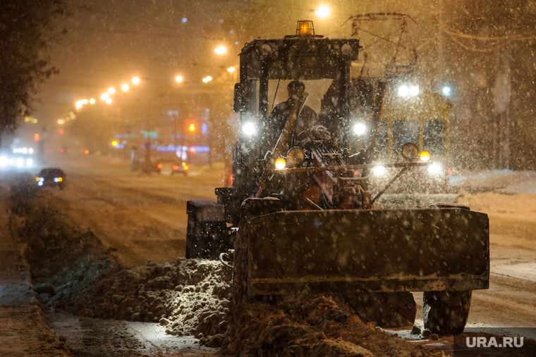 Ночная уборка улиц от снега. Екатеринбург, уборка снега, улица куйбышева, чистка дороги, коммунальные службы
