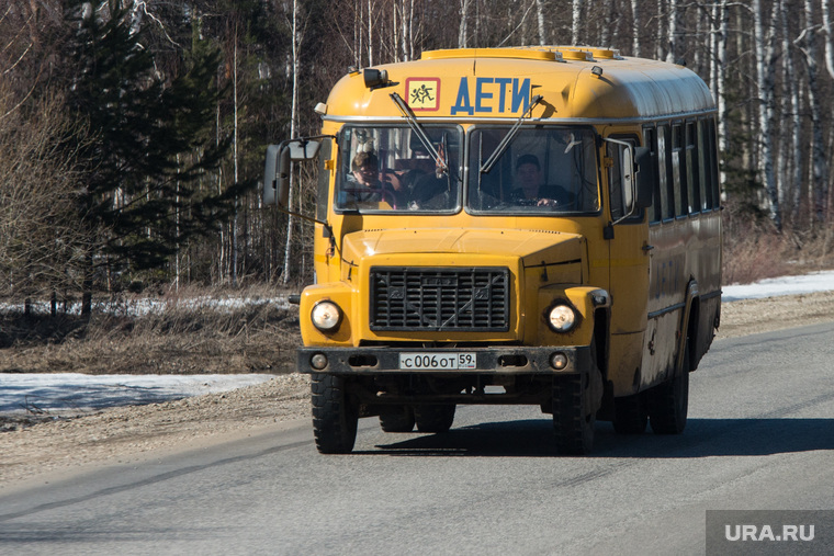 Клипарт. Пермь, школьный автобус, дети, желтый автобус