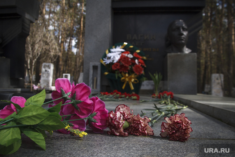 Родительский день. Северное и Широкореченское кладбища.
Екатеринбург, могилы, вагин олег