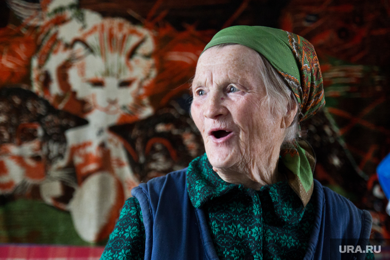 Деревня Сосновка. XMAO, пенсионерка, старушка, бабушка