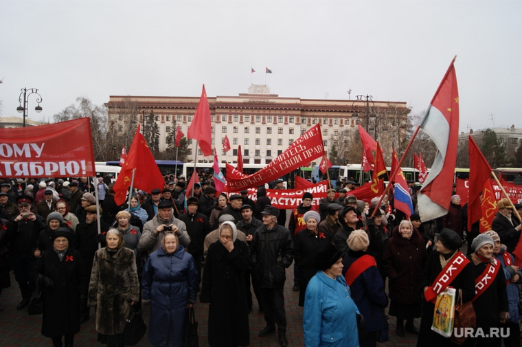 Шествие коммунистов в Тюмени
, митинг коммунистов, красные флаги