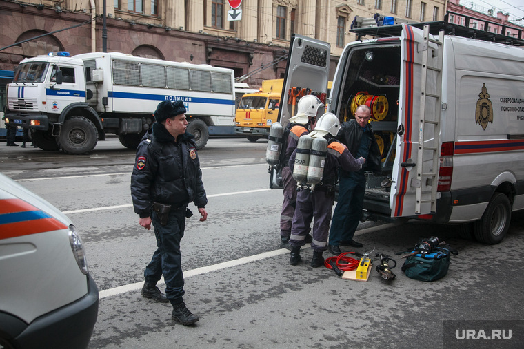 Теракт в Санкт-Петербурге (перезалил). Санкт-Петербург, мчс, огонь, чрезвычайное происшествие, машины спецслужб, чп, боевая одежда пожарного, боёвка