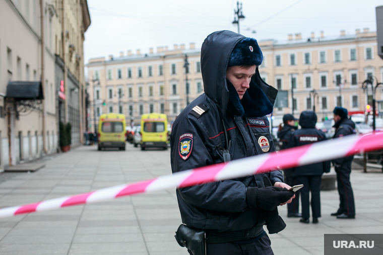 Теракт в Санкт-Петербурге (перезалил). Санкт-Петербург, мчс, полицейские, огонь, чрезвычайное происшествие, чп, боевая одежда пожарного, боёвка, оцепление