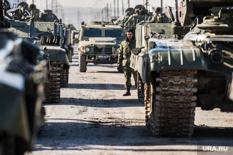 Первая репетиция юбилейного Парада Победы в Екатеринбурге на 2-ой Новосибирской, военная техника, армия, военные, репетиция, солдат