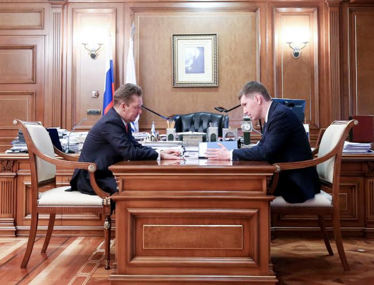 Алексей Миллер (слева) и Максим Решетников поговорили о долгах