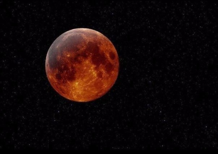 Кровавая Луна заставила уральцев смотреть в небо