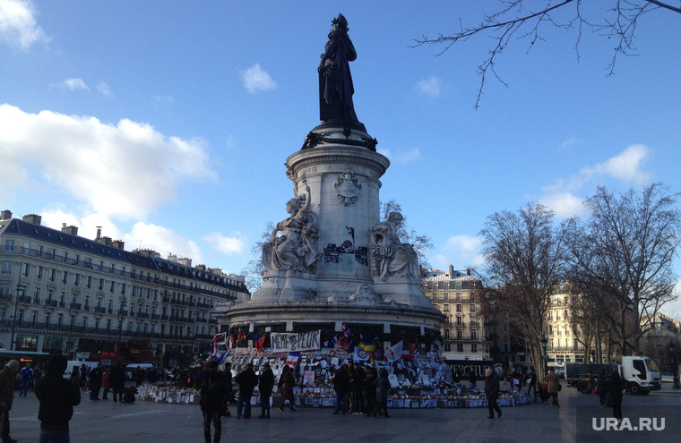 Париж, памятник у Шарли Эбдо и жертвам терактов, париж, шарли эбдо, франция