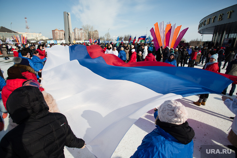 Митинг посвященный присоединению Крым к России. Сургут, крым наш, флаг россии