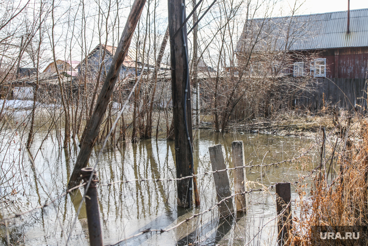 Фоторепортаж с мест подтопления во время паводка.
Курган., столб, паводок, потоп, дом, весна