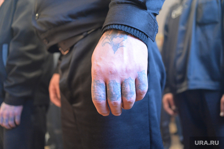 Клипарт depositphotos.com, заключенные, зона, уголовник, татуировки на пальцах, зек