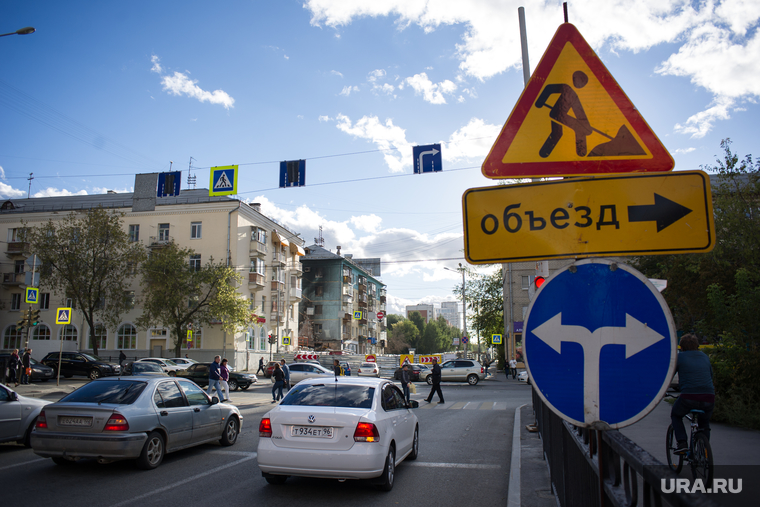 Ремонт дорог в Екатеринбурге, объезд, улица фурманова, ремонт дорожного покрытия