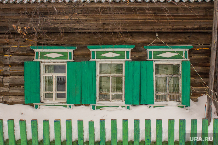 Деревня Шапша. Строительство храма. Ханты-Мансийский район, деревянный дом, деревня, ставни, окна