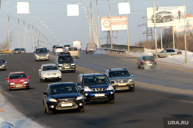 Мост ул Бурова Петрова (дорожное покрытие)
Курган, автомобили, движение на дороге