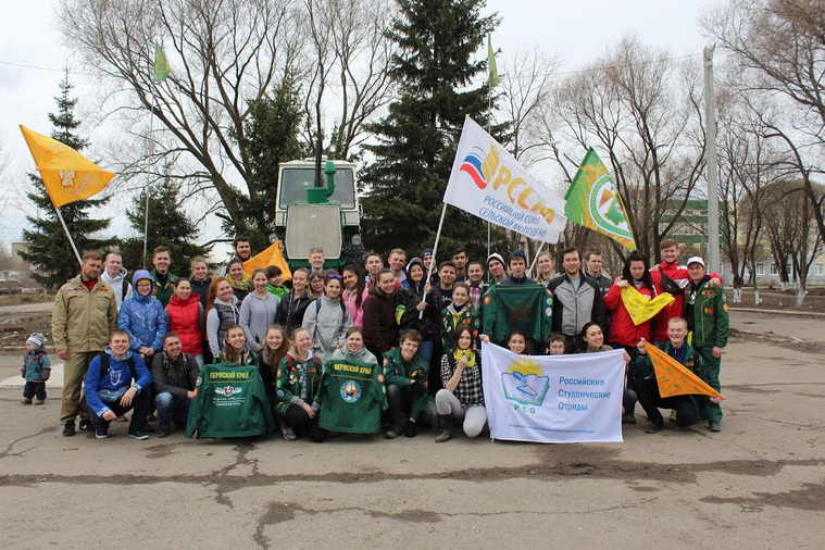 Пермские студенты очистили от мусора микрорайон Липовая гора