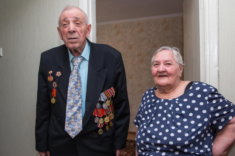 Николай Долгонов с супругой отмечают праздник Победы