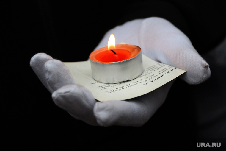 Свеча памяти
Курган, свеча памяти, траур