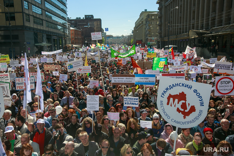 Митинг против закона о реновации Москвы. Москва, плакаты, проспект сахарова, толпа