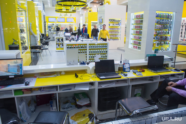 Начало продажи iphone 6. Екатеринбург, евросеть