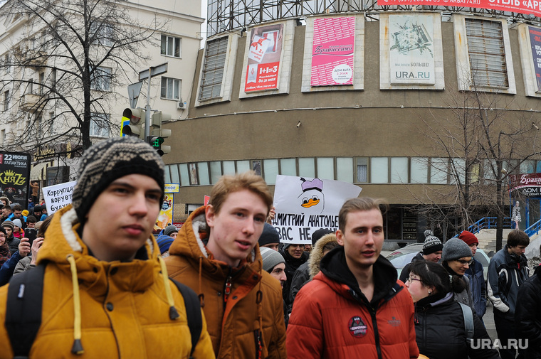 Несанкционированный митинг против коррупции собрал около трех тысяч человек. Челябинск, ура ру, шествие, демонстрация