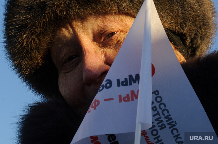 Митинг пенсионеров против отмены льготного проезда в общественном транспорте Екатеринбурга. Екатеринбург, старость, российская партия пенсионеров за справедливость, пенсия, пенсионеры