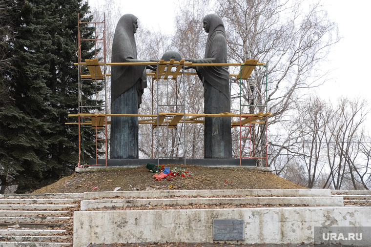 Возможно, стелы появится у монумента «Скорбящие матери»