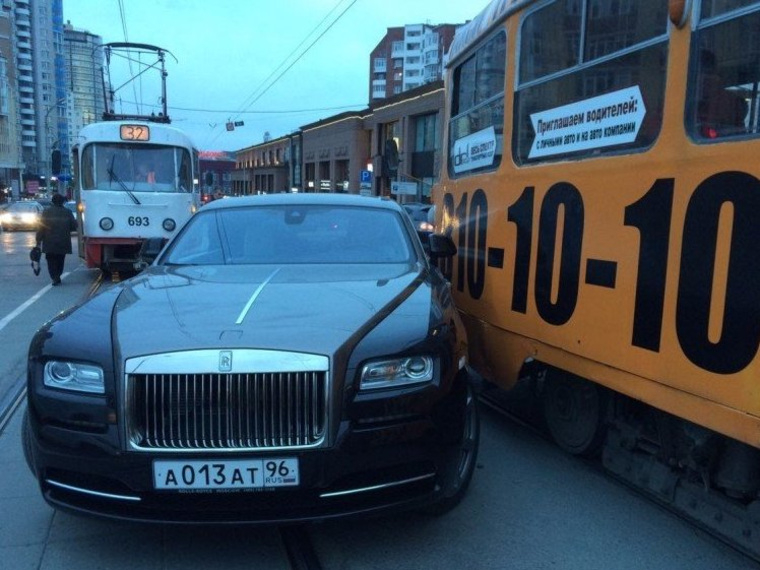 Авария обойдется владельцу Rolls-Royce в полмиллиона рублей