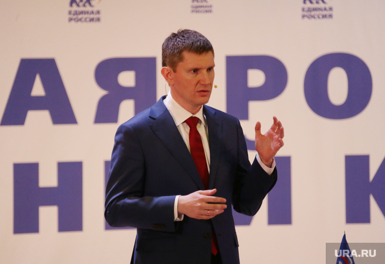 Пока оппозиция выбирает себе кандидатов, Максиму Решетникову приходится бороться за поддержку партии власти