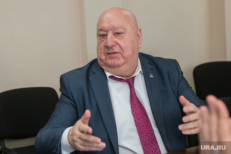 Подчиненные Александра Сапожникова уверяют, что действуют по закону