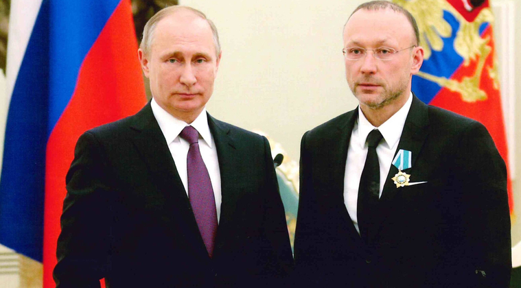 Путин наградил Алтушкина