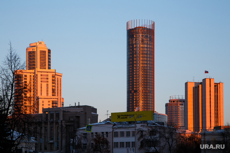 Утро в Екатеринбурге. Рассветное небо и метро, утро, рассвет екатеринбург, небоскреб исеть