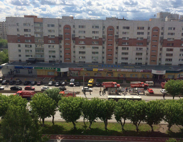 Утром пожарные эвакуировали посетителей торгового центра "Турана"