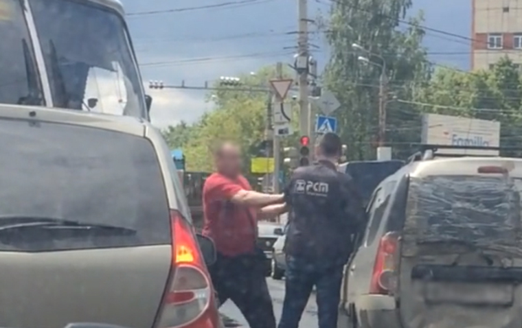Водители не смогли поделить дорогу