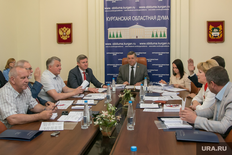 Воздержались при голосовании за объединение лишь коммунист и представитель ЛДПР