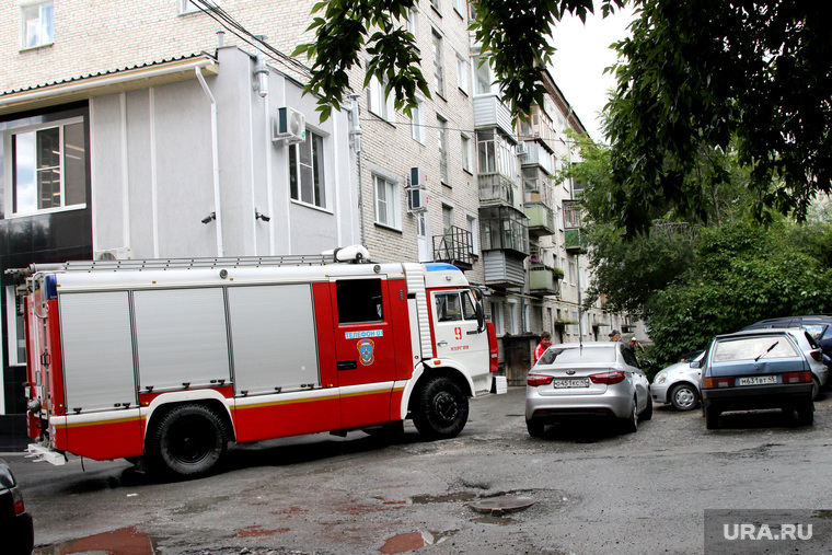 Пожар в доме
Курган, улица томина88, узкий проезд, пожарная машина