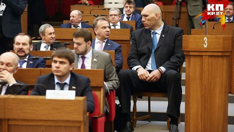 Николаю Валуеву поставили стул в проходе