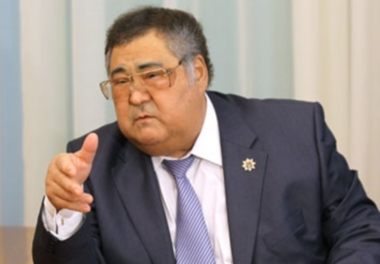 Губернатор два раза продлевал себе отпуск