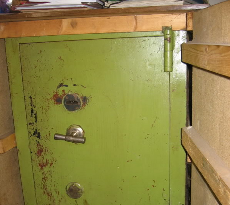 сейф мш 2 ссср. навесной замок на дверь. вскрыть старые. вскрыть старые. советский сейфовый замок.