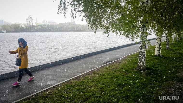 Майский снегопад 2. Екатеринбург, снег, плохая погода, мокрый снег, центральный городской пруд, снегопад, набережная рабочей молодежи, весна
