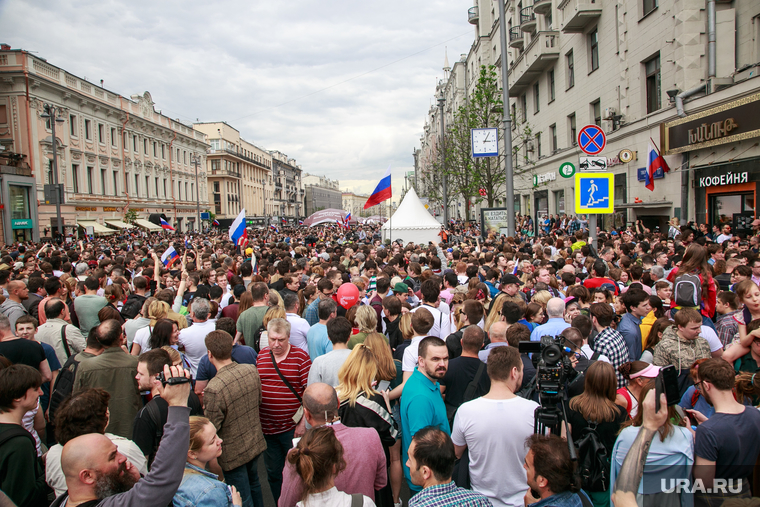 Несанкционированный митинг на Тверской улице. Москва, тверская, митинг, горожане, день россии