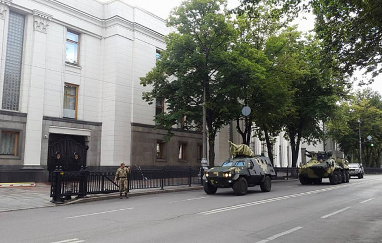Команда Порошенко понимает, что не может справиться с Верховной Радой, считает политолог