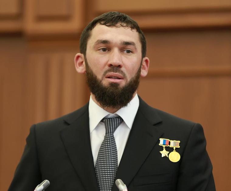 Представитель банка отказал ему, несмотря на угрозы. Вскоре его объявили в федеральный розыск