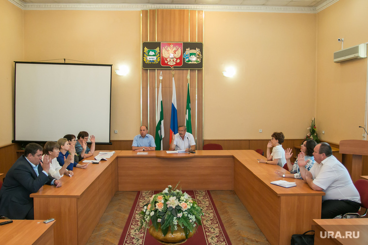Члены избиркома проголосовали единогласно