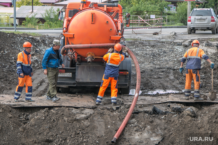 Устранение крупной коммунальной аварии. Курган, коммунальная авария, откачка воды, ао водный союз