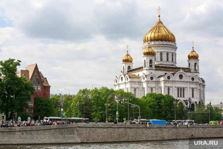 Вокруг очереди к Храму Христа Спасителя. Москва, город москва, храм христа спасителя, хсс, пречистенская набережная, москва-река