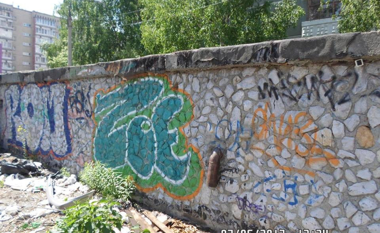 За уборку незаконных граффити платят горожане,отмечают авторы обращения к президенту