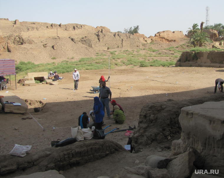 Египет, отдых туристов, археологи, раскопки, археологические раскопки