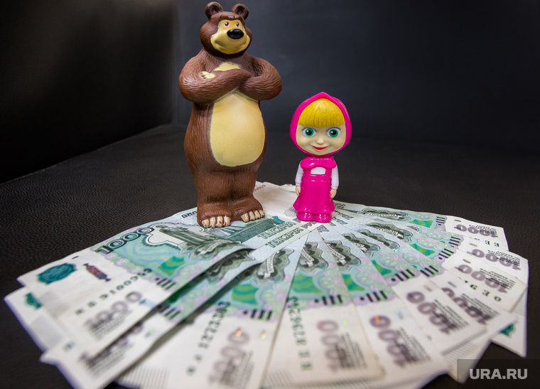 Маша и Медведь с деньгами, игрушки, маша и медведь, деньги, тысячи