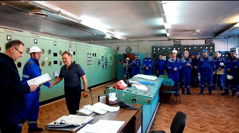 Вручение грамот на производстве