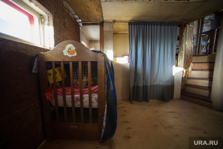 Монастырь Шад Тчуп Линг на горе Качканар, детская кроватка