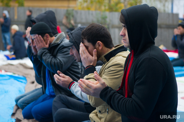 Курбан байрам в мечети Рамазан на ул. Репина, 42. Екатеринбург, молитва, ислам, намаз, ритуал, исламисты, мусульмане